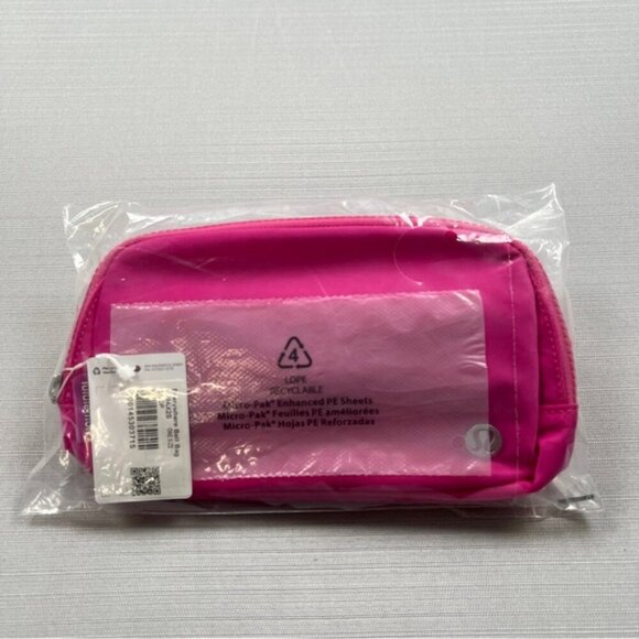 RARE! NEW Lululemon Everywhere Belt Bag (1L)  - SONIC PINK - Dopamine Unisex - Picture 1 of 12